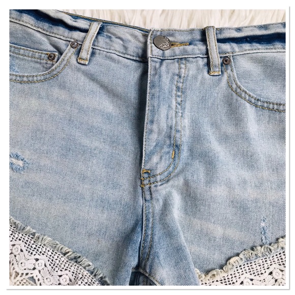Free People Denim Shorts Crochet Hem Lightly Distressed Blue Women’s Size 26 - Picture 4 of 10